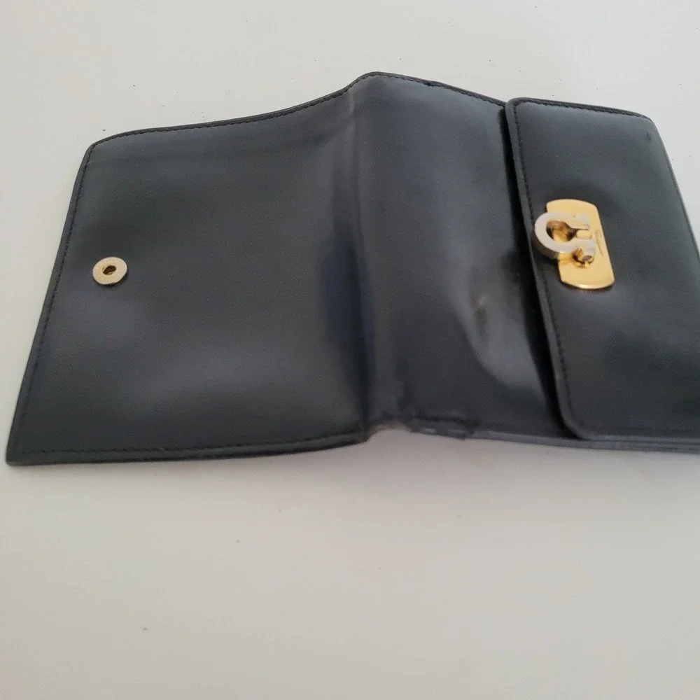 Salvatore Ferragamo Black Leather Gancini Bifold Wallet Vintage 224059 Italy